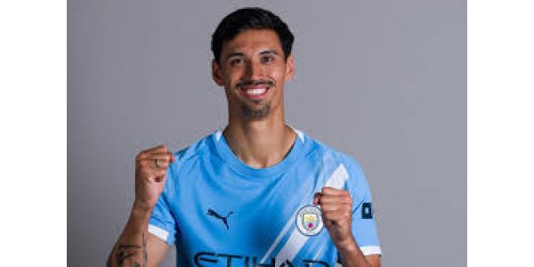 Reijnders' Trikotname hat ein zusätzliches „I“.